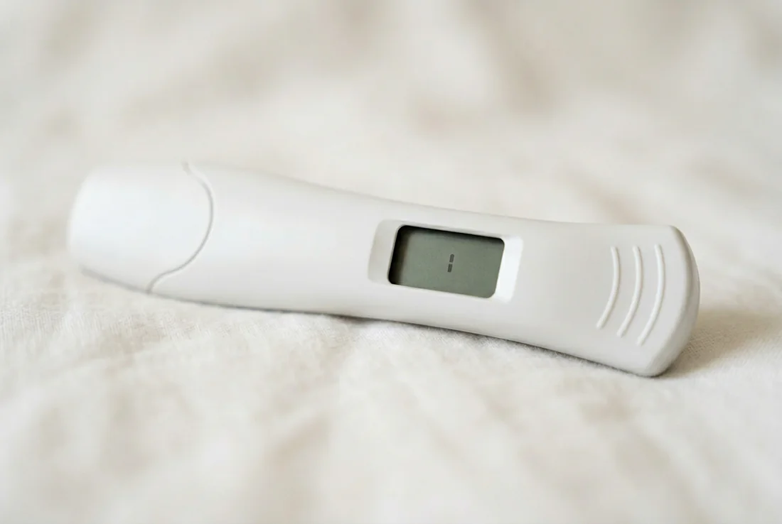 Infographie sur le fonctionnement d'un test de grossesse